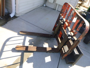 lot 6 image: Skidloader Pallet Forks