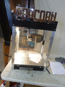 lot 17 image: Metropolitan 4 Popcorn Machine