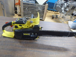 lot 25 image: John Deere Chain Saw