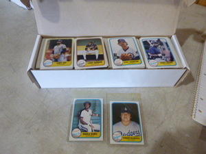 lot 49 image: 1982 Fleer Baseball Cards Complete Set