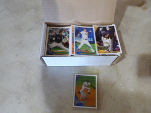 lot 51 image: 2010 Topps Baseball Cards Series 2 Complete Set