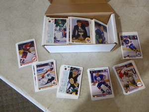 lot 56 image: 1990-91 Upper Deck Hockey Cards Complete Set