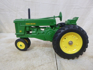 lot 92 image: John Deere 70 Tractor
