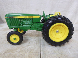 lot 93 image: John Deere Utility Tractor