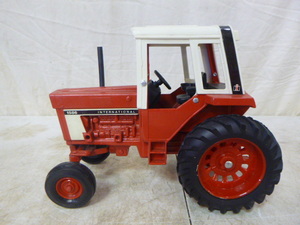 lot 95 image: International 1586 Tractor