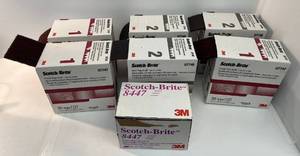 lot 17 image: Large GROUP Of Misc. 3M Scotch-Brite Sanding Pads