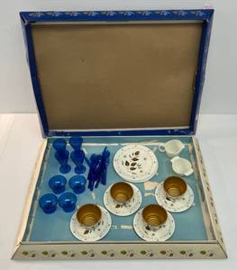 lot 20 image: Vintage Ohio Art Company Tin Litho Holiday Tea Set (Four Complete Place Settings ) In Original Box (Box Missing Holder Pieces Inside)