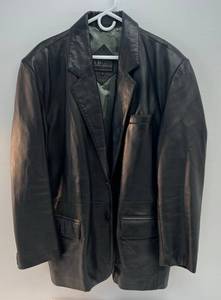 lot 21 image: Vintage L. A. Leather California GenuineLeather jacket Size 44 Reg.