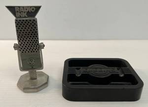 lot 26 image: Vintage 1940s - 50s Collins Radio Company Bakelite Advertising Ashtray And RCA Radio Ink Paperweight