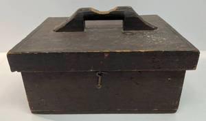 lot 32 image: Vintage Wood Box 15 x 12 12 x 10