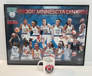 lot 37 image: 2011 Minnesota Lynx Autographed Framed Behind Glass Poster 24 x 18