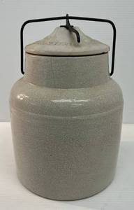 lot 43 image: Vintage Western Stoneware Company Monmouth Illinois No. 5 Lidded Crock With Metal Clasp Has Crackling Throughout