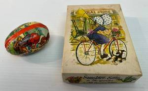 lot 58 image: 1940s Paper Mache Easter Egg And Vintage Greeting Cards
