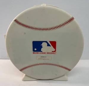 lot 72 image: Vintage Major League Baseball Plastic Protective Collectors Case With Misc. Baseball Cards