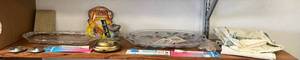 lot 122 image: Shelf Full Of Misc. Vintage Items