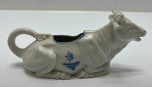 lot 170 image: Vintage Blue & White Cow Creamer Marked Germany