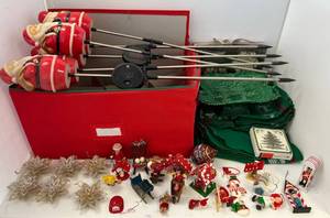 lot 191 image: Misc. Christmas Items