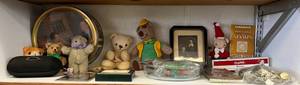 lot 200 image: Shelf Full Of Misc. Vintage Items