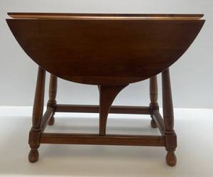 lot 263 image: Vintage Wooden Drop Leaf Table 26 12 x 13 (Closed) 26 12 x 31 (Opened) x 23 T