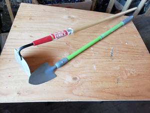 lot 30 image: Hoe and Garden Shovel