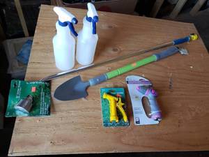 lot 33 image: 36 Garden Shower Sprayer, Garden Shovel, Nozzles, Spray Bottles