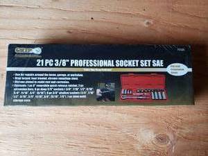 lot 61 image: 21 Piece 38 Socket Set