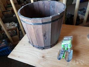 lot 108 image: Garden Planter and Garden Tools