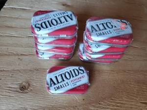 lot 141 image: Lot of 10 Small Peppermint Altoids Expired 52022