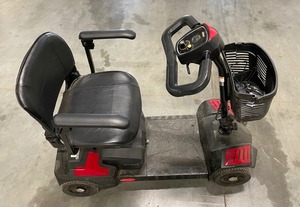 lot 86 image: Pre-Owned Drive Medical Spitfire Scout 4-EXT 4 Wheel Travel Power Scooter with Extended 15 Mile Range Battery