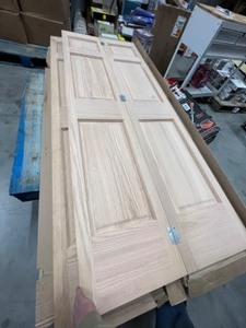 lot 125 image: Set of 3 - Solid Oak Panel Bi-Fold Doors (30x79)