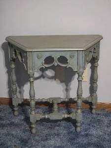 lot 17 image: French Provincial Console Table