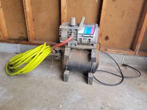 lot 100 image: Campbell Hausfeild Mt3000 Air Compressor