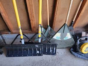 lot 106 image: Spring Cleaning Lawn Tools