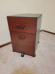 lot 84 image: Modern Two Drawer Filling Cabinet