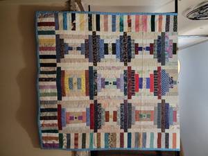 lot 49 image: Cozy Log Cabin Quilt
