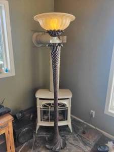 lot 1 image: Exquisite Floor Lamp WVariable Switch