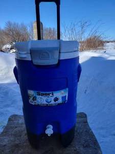lot 18 image: Igloo SPORT beverage roller