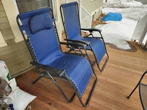 2 Zero Gravity chairs.