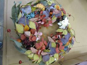 lot 664 image: Fall Wreath (OPEN BOX)