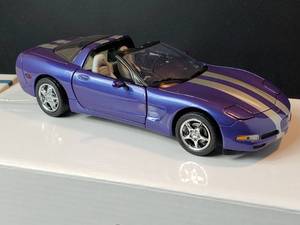lot 1 image: 2000 Corvette Franklin Mint Diecast Car with Box