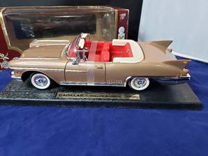 lot 3 image: 1958 Cadillac Eldorado Biarritz 118 Diecast Car with Box