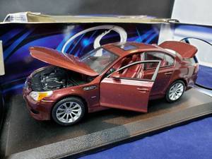 lot 6 image: Special Edition BMW M5 118 Diecast Car by Maisto
