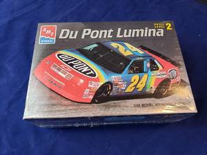 lot 9 image: Jeff Gordon #24 Du Pont Lumina 125 Model Kit - Unopened