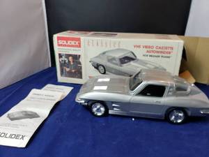lot 18 image: Solidex 63 Corvette Video Cassette Rewinder
