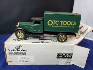 lot 22 image: OTC Tools 1931 International Freight Truck Bank by Ertl