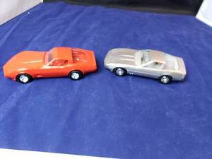 lot 28 image: Corvette Car Cookies and 2 Plastic Toy Corvettes 1981 and 1984