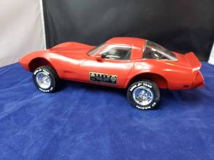 lot 30 image: Jim Beam 1978 Red Corvette Liquor Decanter
