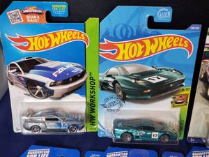 lot 50 image: Lot of 8 Hot Wheels