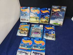 lot 56 image: Lot of 8 Hot Wheels and 1 Maisto