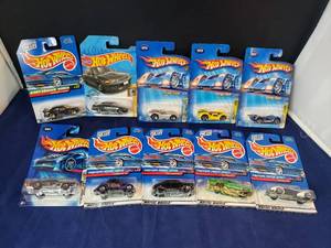 lot 58 image: Lot of 10 Hot Wheels